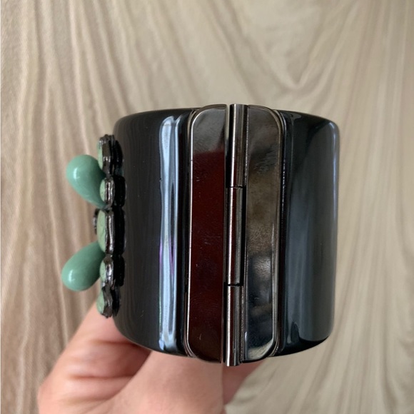 Chanel bracelet with green stones - Picture 12 of 15